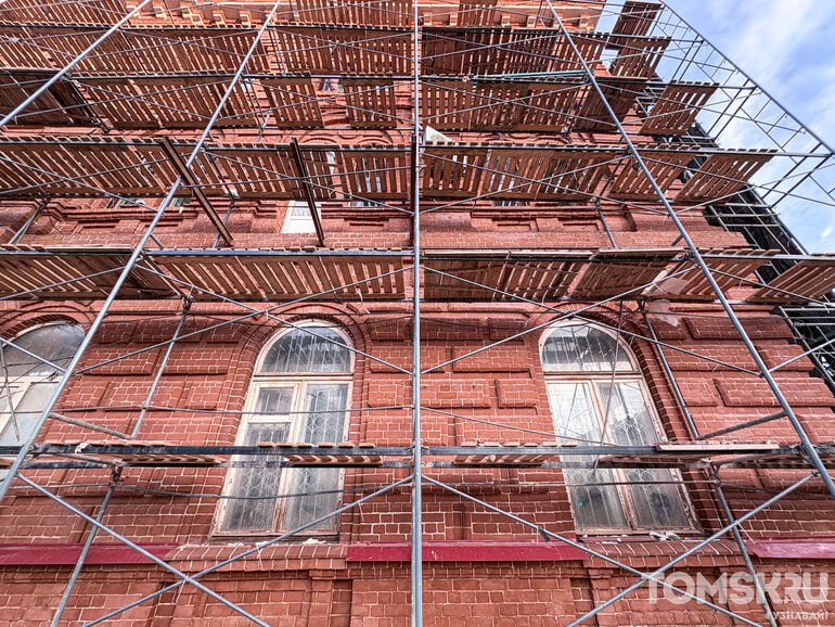 В Томске реставрируют бывшую гостиницу «Россия» на Фрунзе В Томске реставрируют бывшую гостиницу «Россия» на Фрунзе