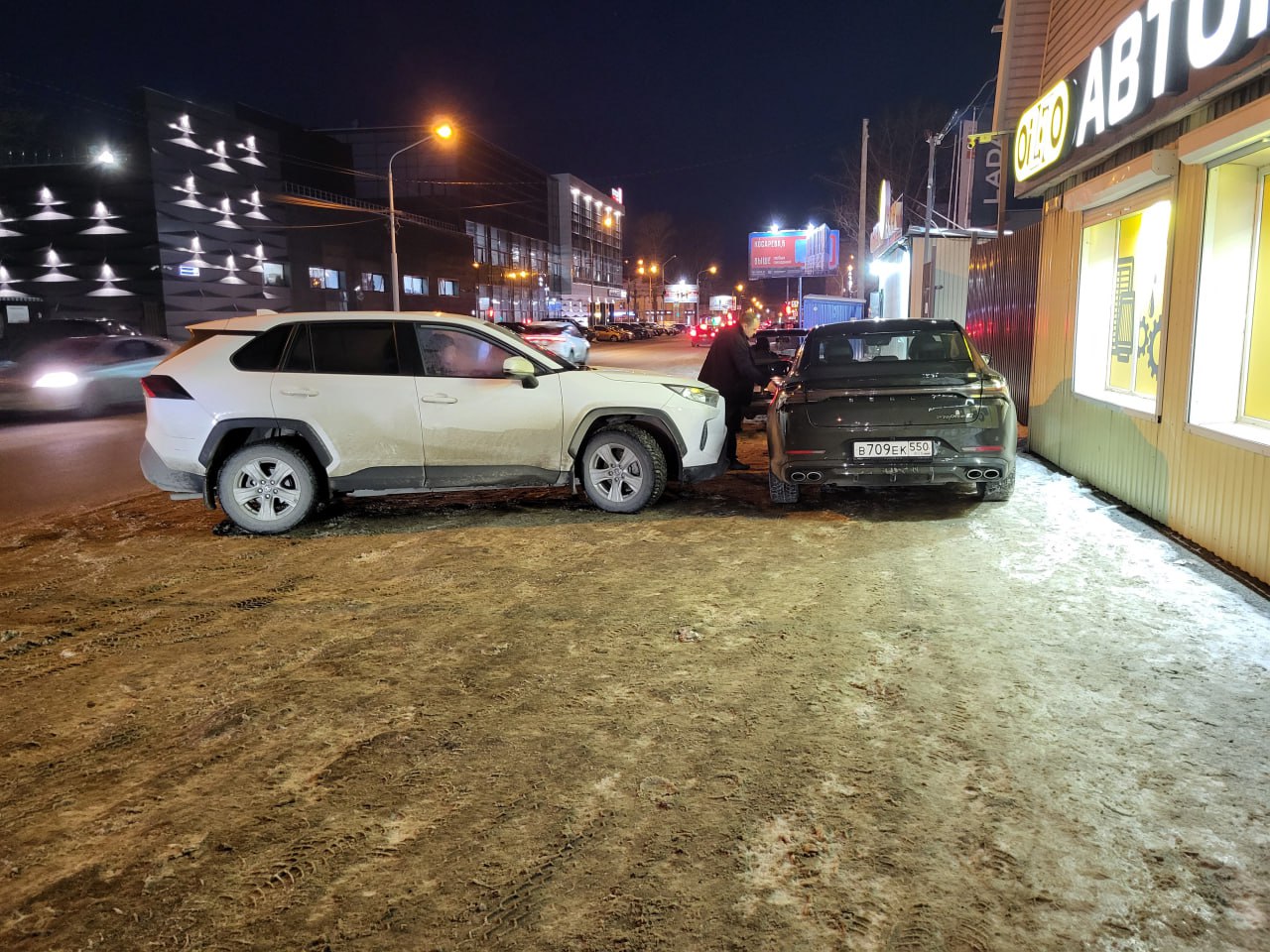 Мастера томской парковки: перекрытая «зебра» или трюкачи на тротуарах Мастера томской парковки: перекрытая «зебра» или трюкачи на тротуарах