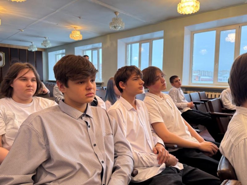 Сотрудники полиции МО МВД России «Стрежевской» совместно с членами общественного совета и Кадровым центром города Стрежевого провели познавательную экскурсию в отделе полиции для учащихся 8 класса МОУ «СОШ № 3» Сотрудники полиции МО МВД России «Стрежевской» совместно с членами общественного совета и Кадровым центром города Стрежевого провели познавательную экскурсию в отделе полиции для учащихся 8 класса МОУ «СОШ № 3»