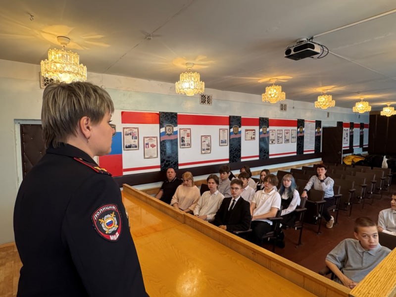 Сотрудники полиции МО МВД России «Стрежевской» совместно с членами общественного совета и Кадровым центром города Стрежевого провели познавательную экскурсию в отделе полиции для учащихся 8 класса МОУ «СОШ № 3» Сотрудники полиции МО МВД России «Стрежевской» совместно с членами общественного совета и Кадровым центром города Стрежевого провели познавательную экскурсию в отделе полиции для учащихся 8 класса МОУ «СОШ № 3»