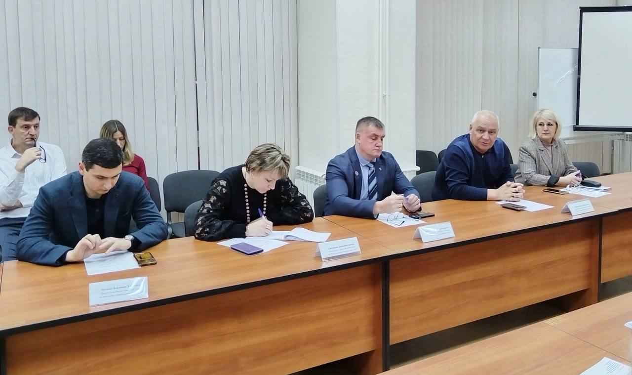 Депутаты обсуждают с активными жителями вопросы благоустройства