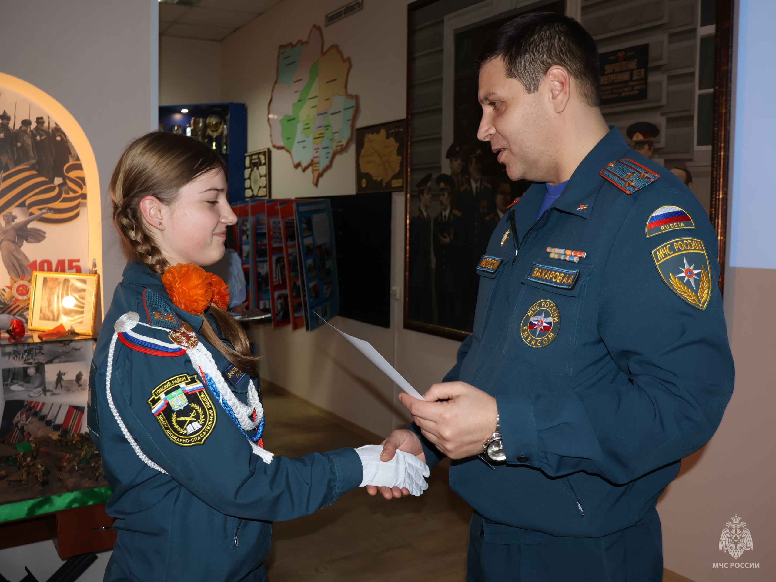 В Главном управлении МЧС России по Томской области состоялось торжественное награждение победителей I этапа IX Всероссийского героико-патриотического фестиваля детского и юношеского творчества «Звезда спасения» В Главном управлении МЧС России по Томской области состоялось торжественное награждение победителей I этапа IX Всероссийского героико-патриотического фестиваля детского и юношеского творчества «Звезда спасения»