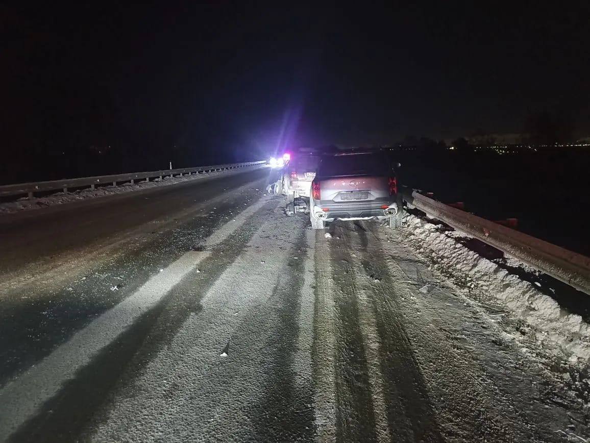 28 ноября в около 21 часа 20 минут в Томском районе на 117 километре автомобильной дороги "Подъезд к городу Томску от автомобильной дороги Р-255 "Сибирь" произошло столкновение четырех транспортных средств