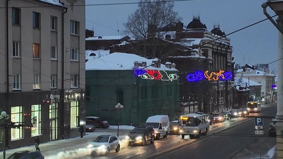 Дмитрий Махиня: С первым днем зимы, как и обещал, зажглась новогодняя иллюминация! Город преображается и наполняется сказкой