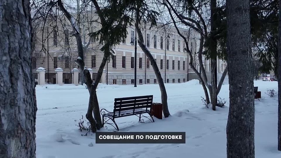 Дмитрий Махиня: Сегодня вместе с коллегами посмотрели, как идет подготовка к Новому году на главной площади города