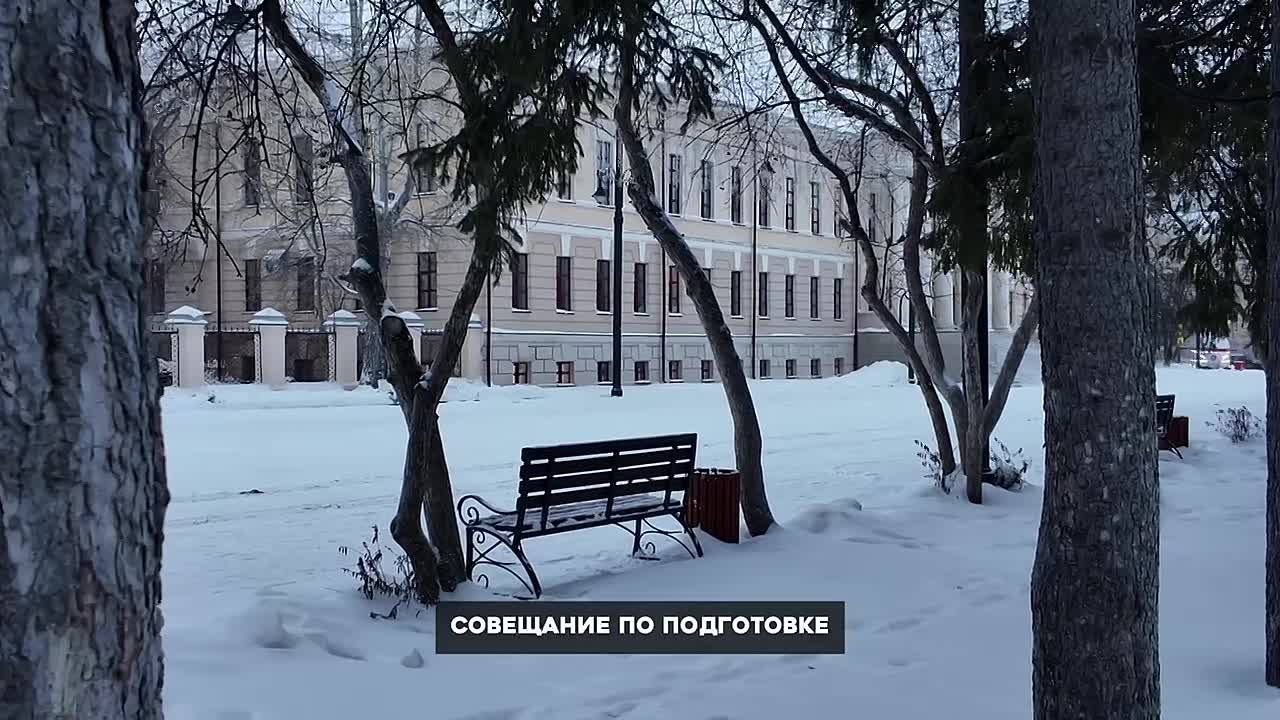 Дмитрий Махиня: Сегодня вместе с коллегами посмотрели, как идет подготовка к Новому году на главной площади города