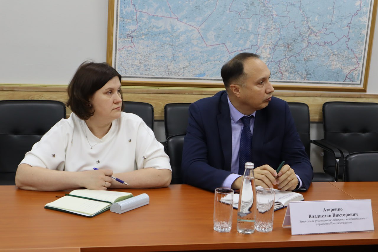 Прокурор Томской области Сергей Ломакин провел личный прием представителей бизнес-сообщества, работающих в сфере пищевой промышленности Прокурор Томской области Сергей Ломакин провел личный прием представителей бизнес-сообщества, работающих в сфере пищевой промышленности