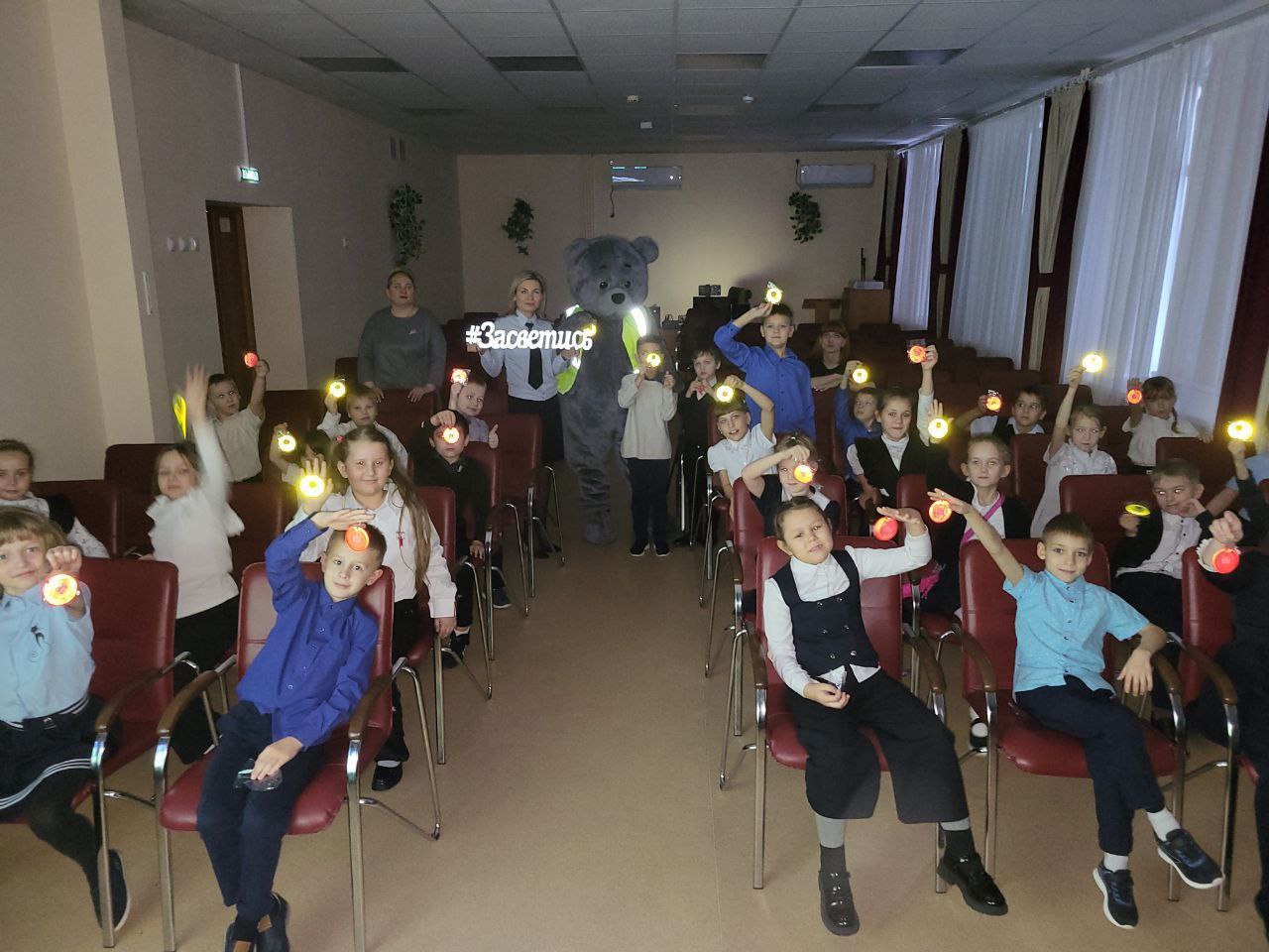 В Томской области продолжается вручение световозвращающих элементов юным пешеходам В Томской области продолжается вручение световозвращающих элементов юным пешеходам