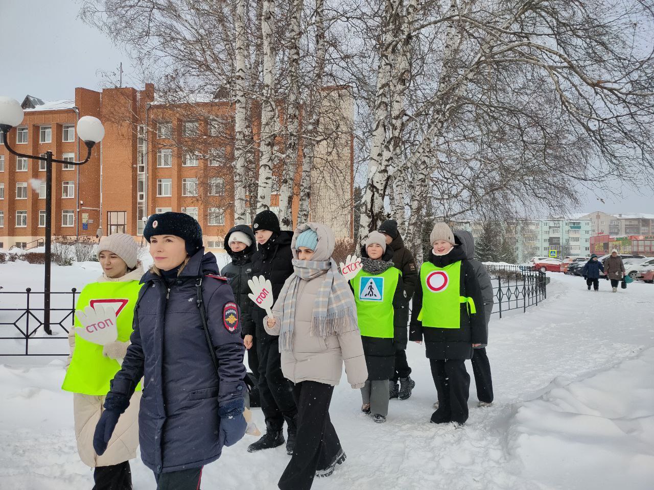 Сотрудники колпашевской Госавтоинспекции совместно с отрядом ЮИД провели акцию «Безопасная горка» Сотрудники колпашевской Госавтоинспекции совместно с отрядом ЮИД провели акцию «Безопасная горка»