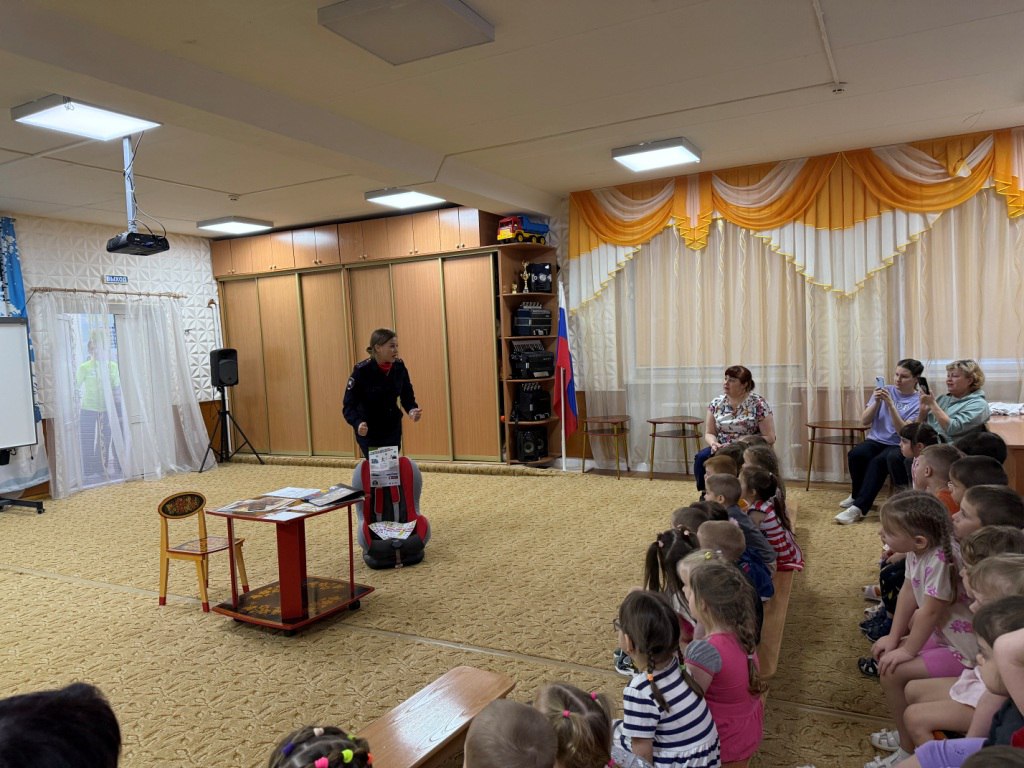 В Томске полицейские провели «Урок безопасности пассажира» в одном из детских садов города В Томске полицейские провели «Урок безопасности пассажира» в одном из детских садов города