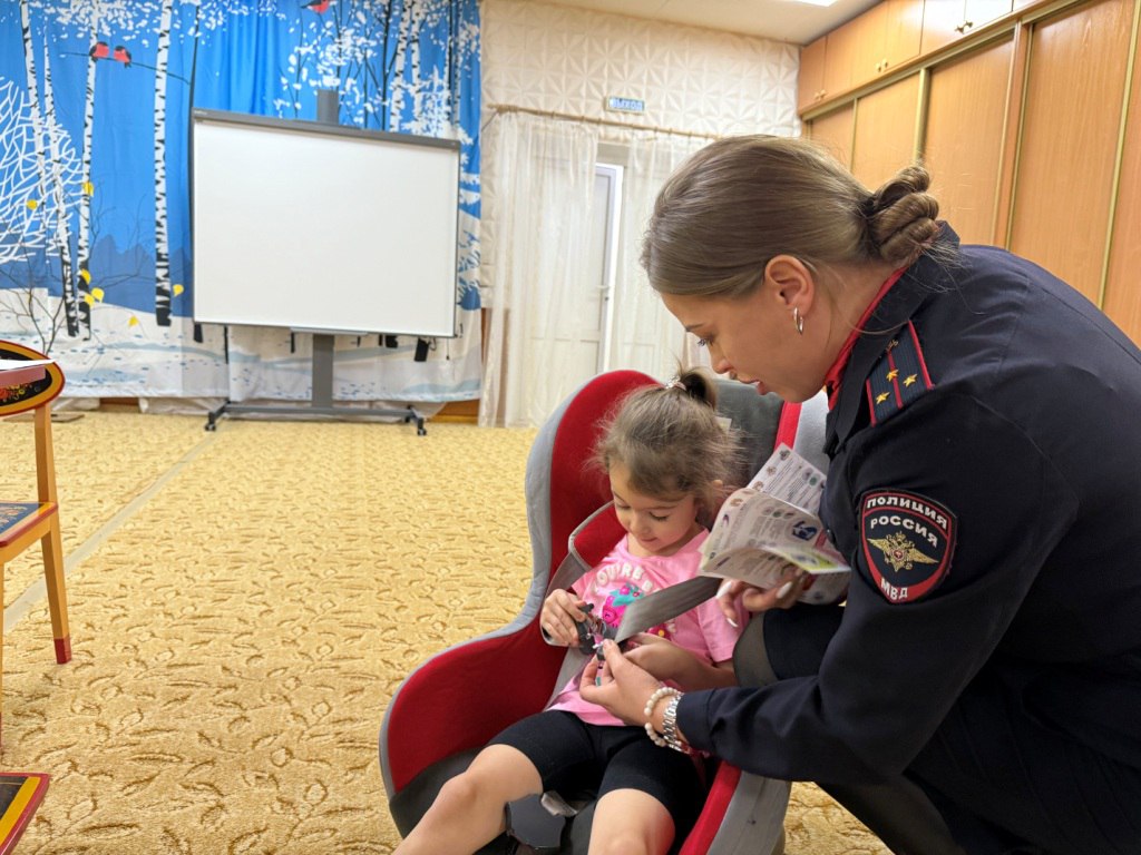В Томске полицейские провели «Урок безопасности пассажира» в одном из детских садов города В Томске полицейские провели «Урок безопасности пассажира» в одном из детских садов города