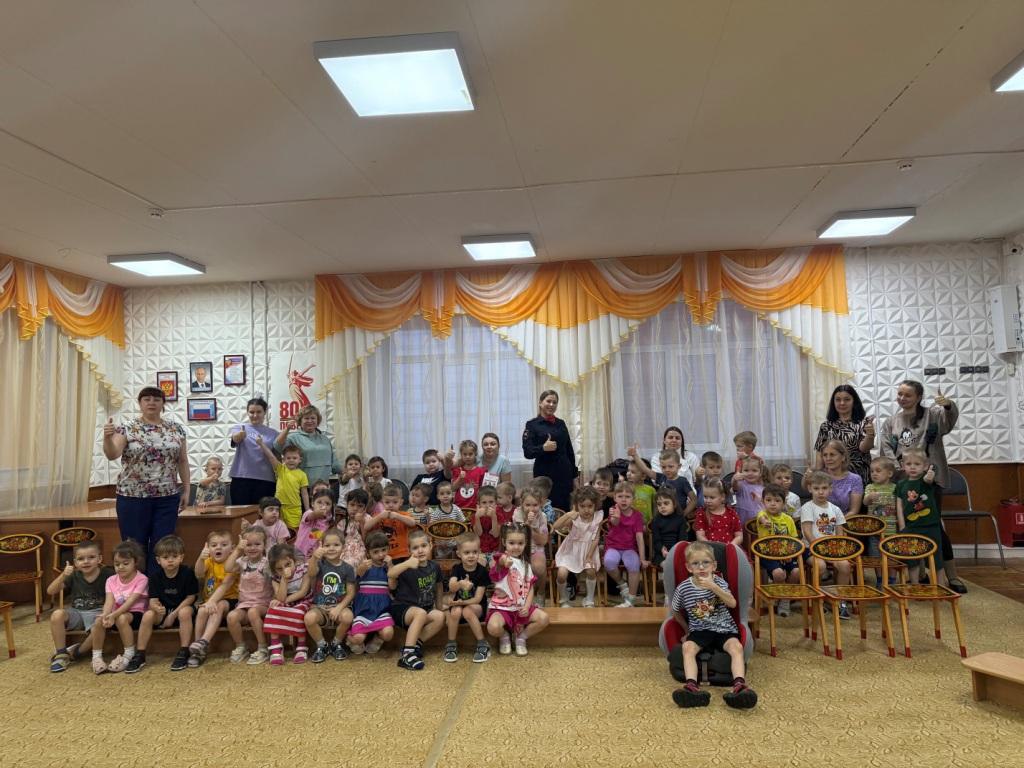 В Томске полицейские провели «Урок безопасности пассажира» в одном из детских садов города