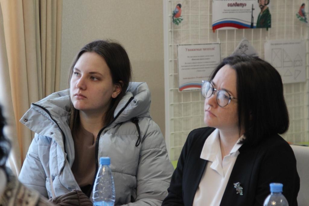 В Первомайском районе сотрудники полиции провели профилактические беседы среди учеников и педагогов В Первомайском районе сотрудники полиции провели профилактические беседы среди учеников и педагогов