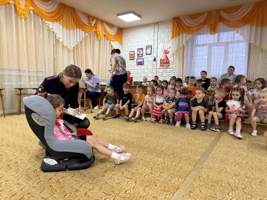 В Томске полицейские провели «Урок безопасности пассажира» в одном из детских садов города В Томске полицейские провели «Урок безопасности пассажира» в одном из детских садов города