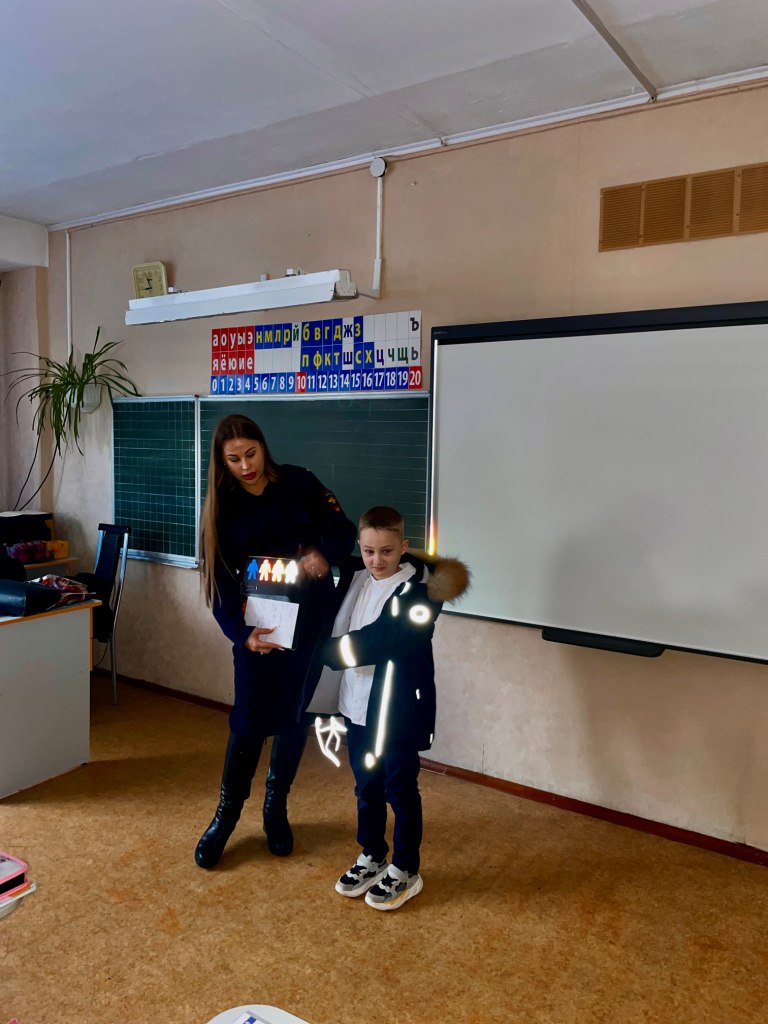 Родители учеников Гимназии №13 города Томска при поддержке Госавтоинспекции приняли участие в Всероссийской акции «Засветись» Родители учеников Гимназии №13 города Томска при поддержке Госавтоинспекции приняли участие в Всероссийской акции «Засветись»