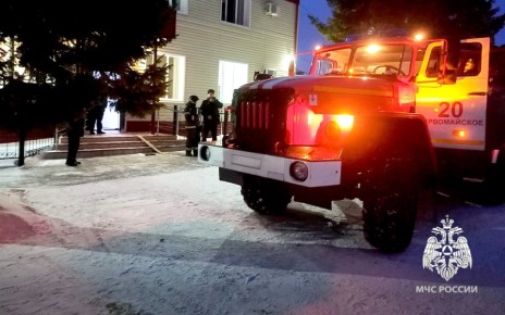 Экстренное реагирование: пожарно-тактические занятия прошли в суде села Первомайское