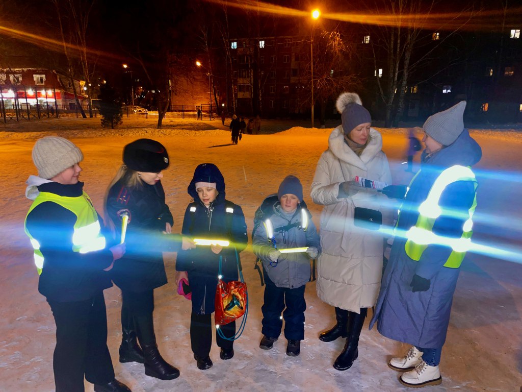 Родители учеников Гимназии №13 города Томска при поддержке Госавтоинспекции приняли участие в Всероссийской акции «Засветись» Родители учеников Гимназии №13 города Томска при поддержке Госавтоинспекции приняли участие в Всероссийской акции «Засветись»