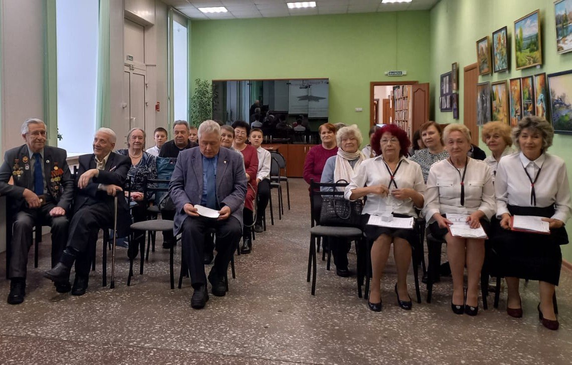 Представитель Общественного Совета при Томском региональном Управлении МВД провёл Урок Мужества «День Героев Отечества» в МБ «Северная» Представитель Общественного Совета при Томском региональном Управлении МВД провёл Урок Мужества «День Героев Отечества» в МБ «Северная»