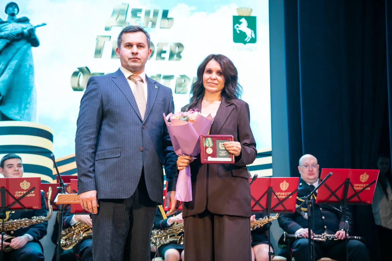 Дмитрий Махиня: Сегодня, в честь Дня Героев Отечества, встретился с томичами, кто, не щадя себя, сражался и сражается с врагом за родную землю, за свой народ, кто с честью и достоинством служит своей стране и своему городу Дмитрий Махиня: Сегодня, в честь Дня Героев Отечества, встретился с томичами, кто, не щадя себя, сражался и сражается с врагом за родную землю, за свой народ, кто с честью и достоинством служит своей стране и своему городу