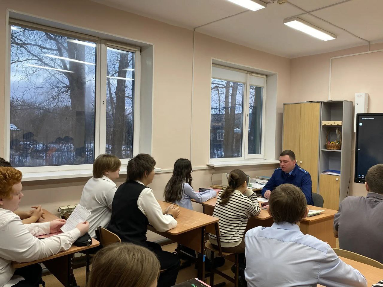 Прокурор Александровского района Томской области Олег Туголуков провел лекцию для школьников