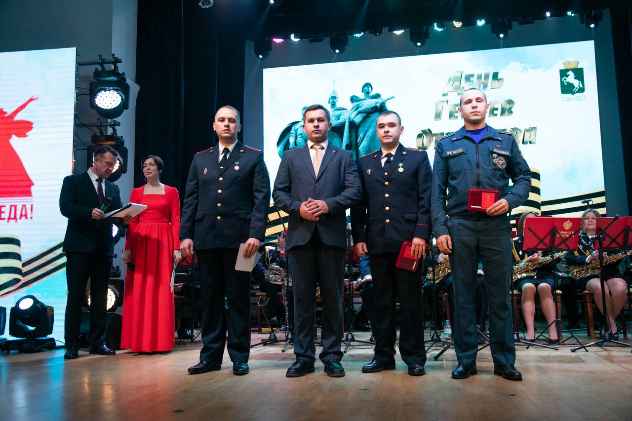 Дмитрий Махиня: Сегодня, в честь Дня Героев Отечества, встретился с томичами, кто, не щадя себя, сражался и сражается с врагом за родную землю, за свой народ, кто с честью и достоинством служит своей стране и своему городу Дмитрий Махиня: Сегодня, в честь Дня Героев Отечества, встретился с томичами, кто, не щадя себя, сражался и сражается с врагом за родную землю, за свой народ, кто с честью и достоинством служит своей стране и своему городу