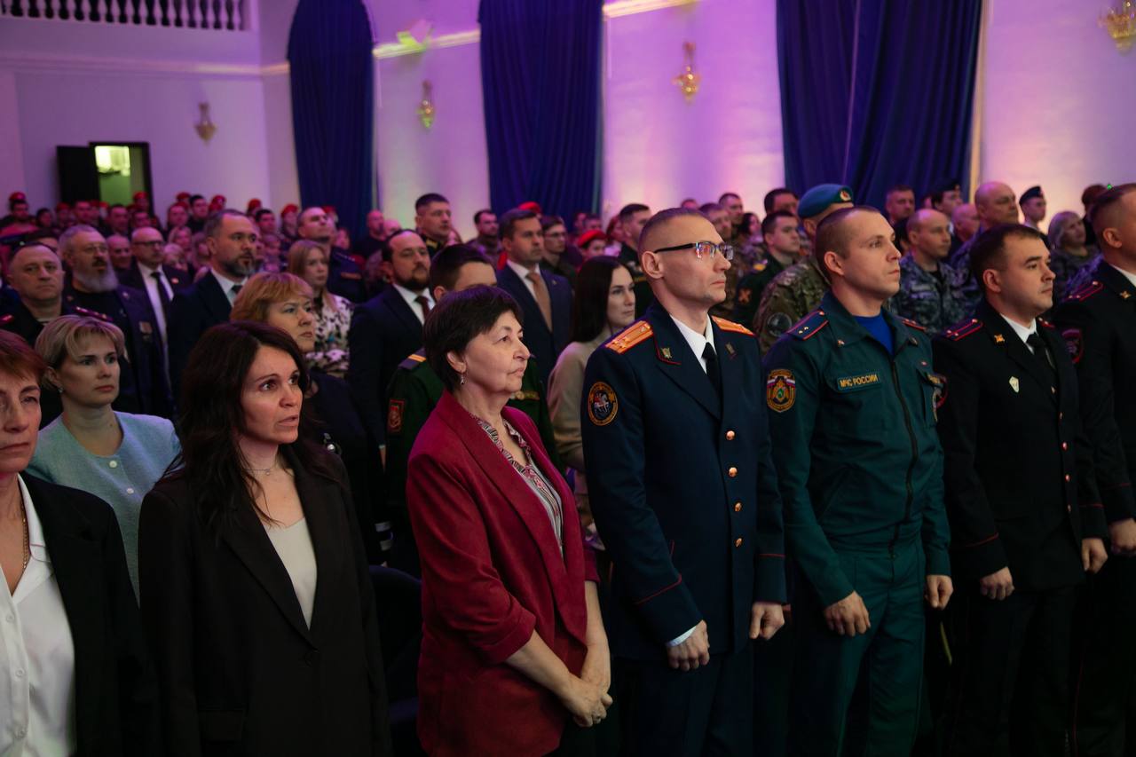 Дмитрий Махиня: Сегодня, в честь Дня Героев Отечества, встретился с томичами, кто, не щадя себя, сражался и сражается с врагом за родную землю, за свой народ, кто с честью и достоинством служит своей стране и своему городу Дмитрий Махиня: Сегодня, в честь Дня Героев Отечества, встретился с томичами, кто, не щадя себя, сражался и сражается с врагом за родную землю, за свой народ, кто с честью и достоинством служит своей стране и своему городу