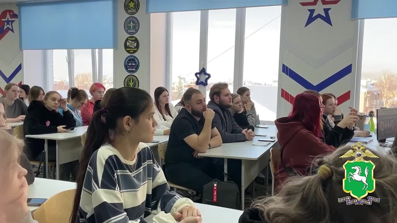 Полицейские в рамках информирования и привлечения внимания к теме мошенничества, повышения финансовой грамотности, встретились с студентами Томского педагогического колледжа