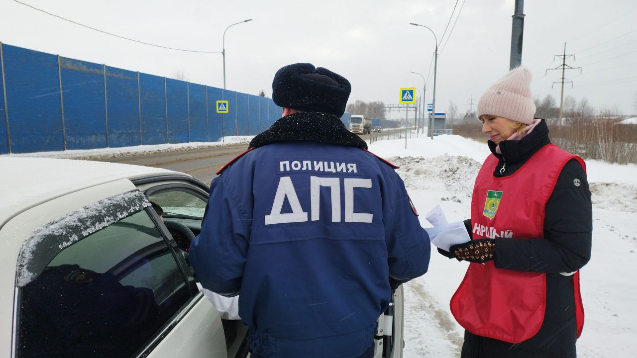 Госавтоинспекция по Томскому району совместно с представителем народной дружины по безопасности дорожного движения Томского района провели акцию «Ребёнок — главный пассажир», направленную на повышение безопасности... Госавтоинспекция по Томскому району совместно с представителем народной дружины по безопасности дорожного движения Томского района провели акцию «Ребёнок — главный пассажир», направленную на повышение безопасности...