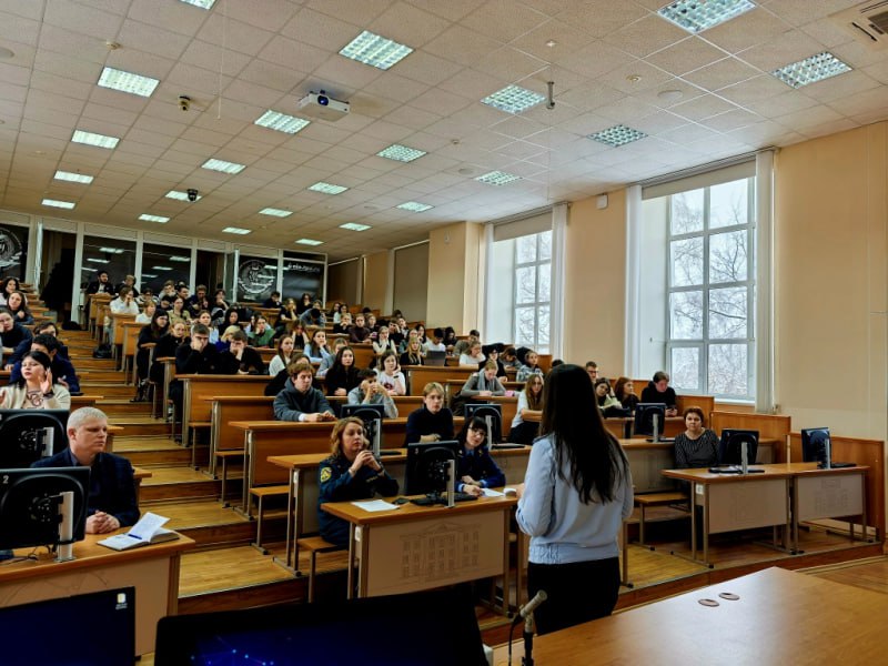 В рамках «Декады безопасности» в Томском политехническом университете с профилактическими лекциями для первокурсников выступила оперуполномоченный ОБК УМВД России по Томской области лейтенант полиции Светлана Якунина и...