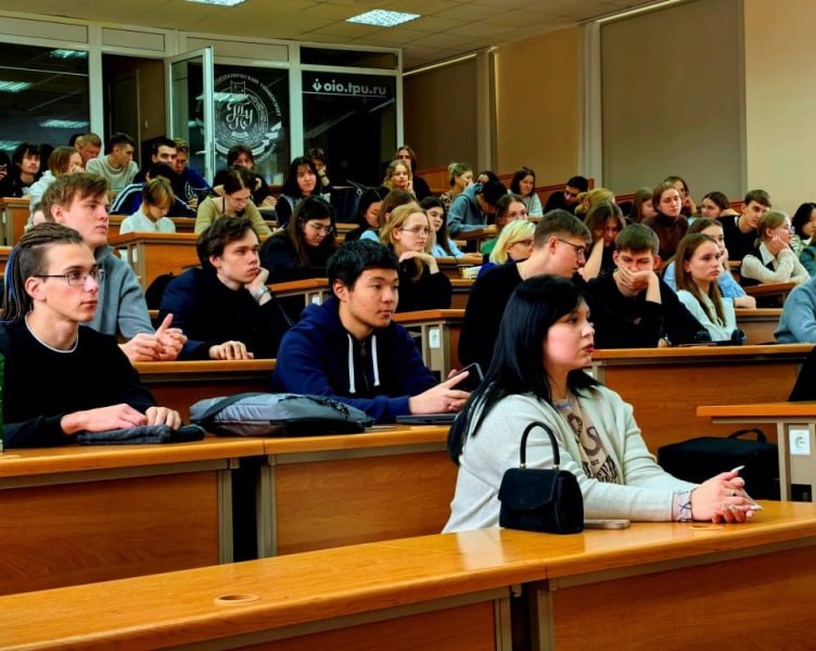 В рамках «Декады безопасности» в Томском политехническом университете с профилактическими лекциями для первокурсников выступила оперуполномоченный ОБК УМВД России по Томской области лейтенант полиции Светлана Якунина и... В рамках «Декады безопасности» в Томском политехническом университете с профилактическими лекциями для первокурсников выступила оперуполномоченный ОБК УМВД России по Томской области лейтенант полиции Светлана Якунина и...