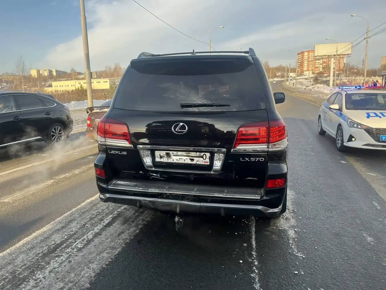 13 декабря около 12 часов 30 минут на улице Клюева, 13 произошло столкновение трех транспортных средств 13 декабря около 12 часов 30 минут на улице Клюева, 13 произошло столкновение трех транспортных средств