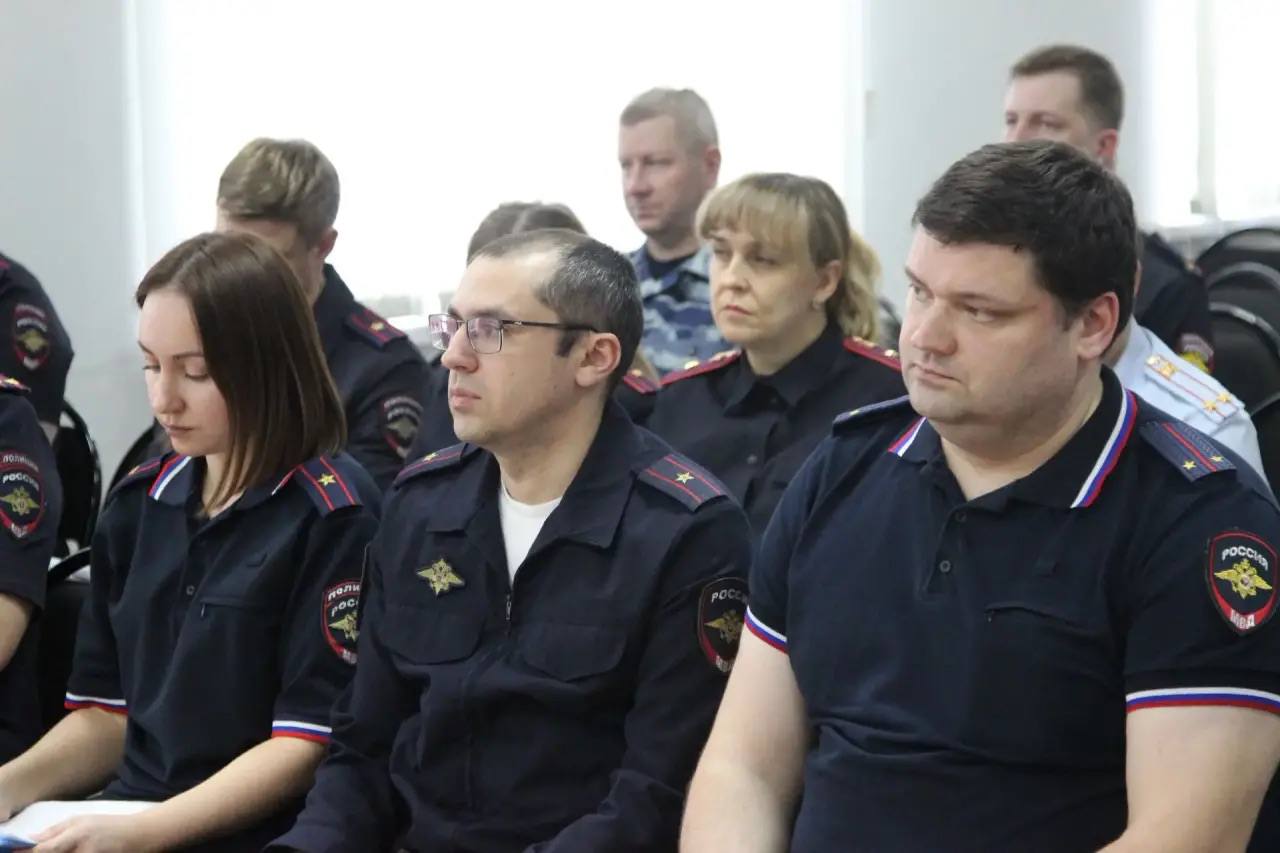 Начальник УМВД России по Томской области генерал-майор полиции Александр Андреевич Никульников совершил рабочий визит в ОМВД России по Томскому району Начальник УМВД России по Томской области генерал-майор полиции Александр Андреевич Никульников совершил рабочий визит в ОМВД России по Томскому району