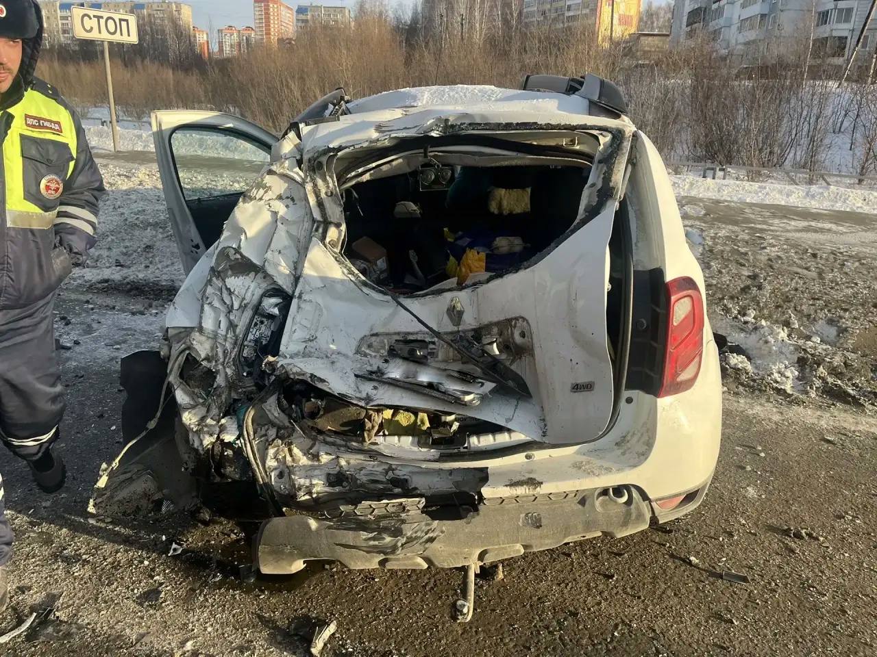 13 декабря около 12 часов 30 минут на улице Клюева, 13 произошло столкновение трех транспортных средств 13 декабря около 12 часов 30 минут на улице Клюева, 13 произошло столкновение трех транспортных средств