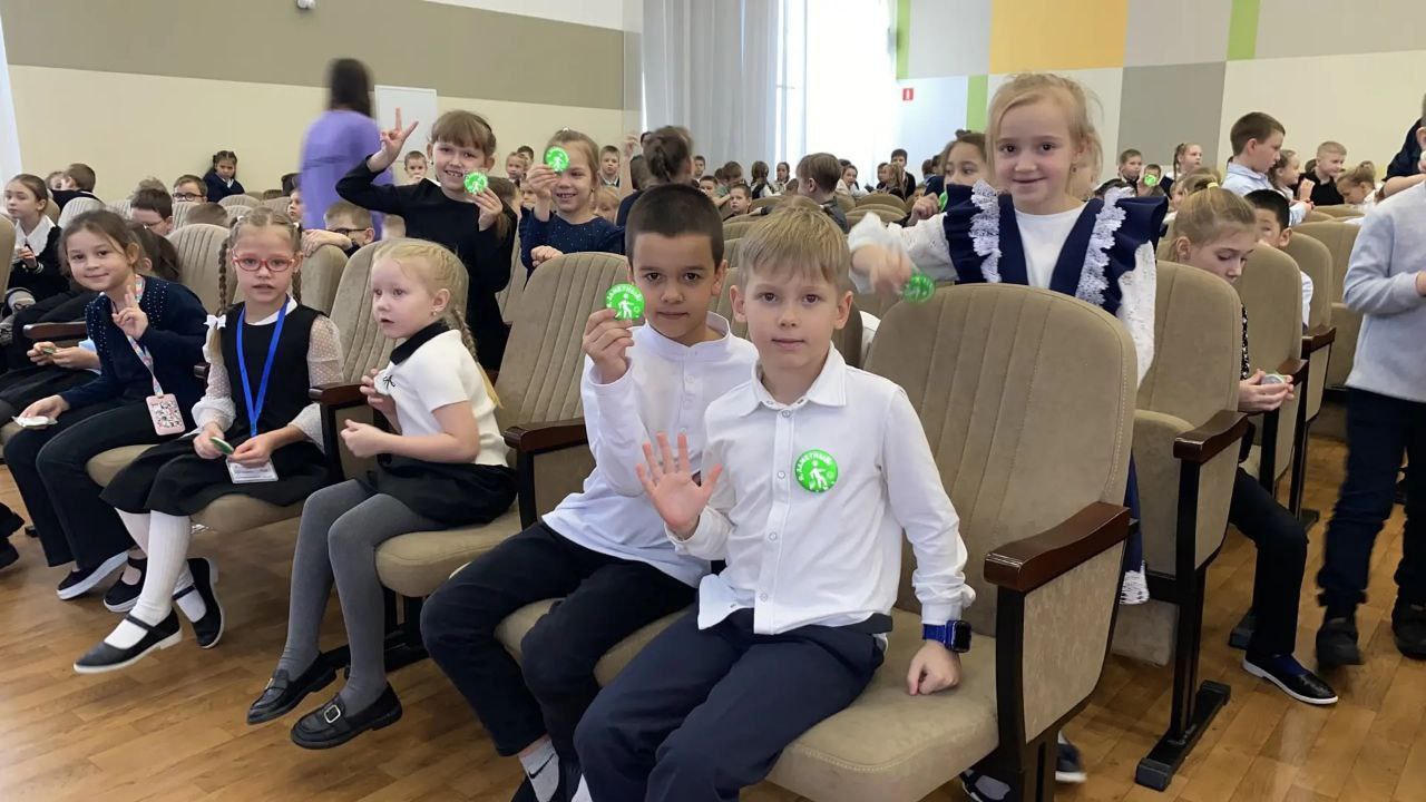 Более 370 юных участников дорожного движения получили световозвращающие приспособления Более 370 юных участников дорожного движения получили световозвращающие приспособления