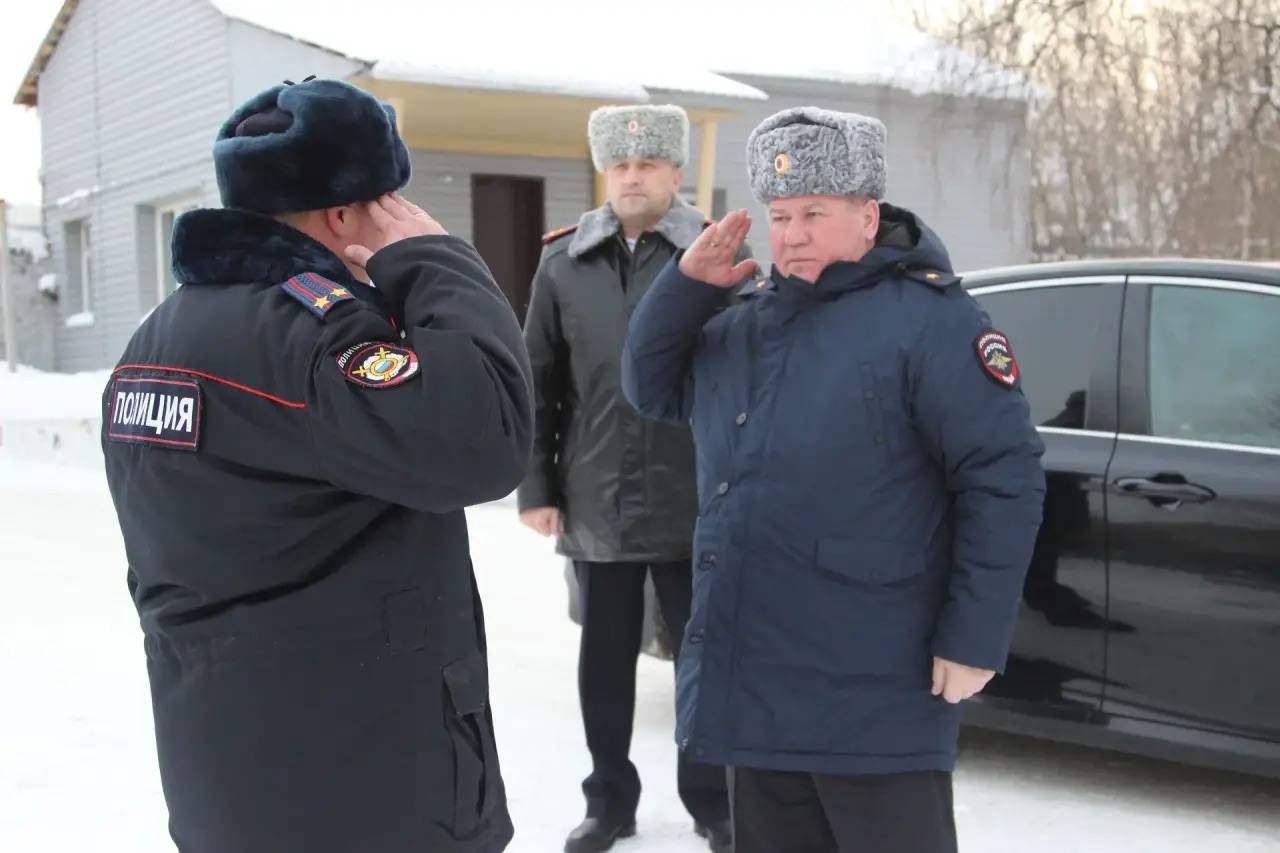 Начальник УМВД России по Томской области генерал-майор полиции Александр Андреевич Никульников совершил рабочий визит в ОМВД России по Томскому району