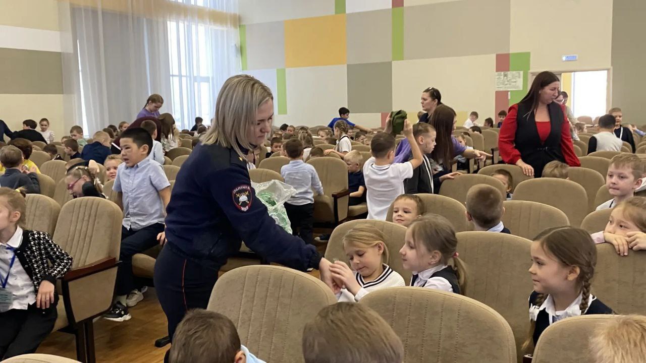 Более 370 юных участников дорожного движения получили световозвращающие приспособления Более 370 юных участников дорожного движения получили световозвращающие приспособления