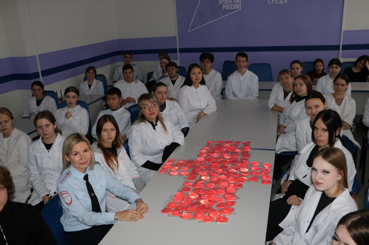 В Колпашево сотрудники Госавтоинспекции и студенты-медики за круглым столом обсудили проблемы дорожной безопасности для пешеходов в зимнее время В Колпашево сотрудники Госавтоинспекции и студенты-медики за круглым столом обсудили проблемы дорожной безопасности для пешеходов в зимнее время