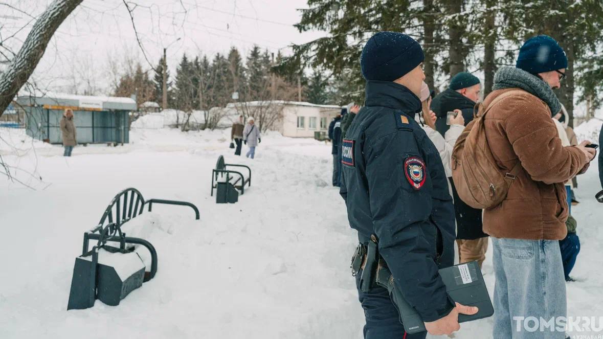 Сегодня на улице Высоцкого прошел согласованный с администрацией города пикет, посвященный блокировке игровой платформы Roblox Сегодня на улице Высоцкого прошел согласованный с администрацией города пикет, посвященный блокировке игровой платформы Roblox