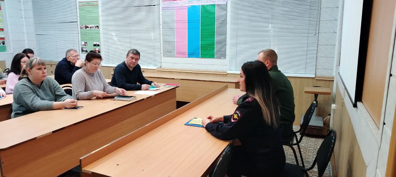 В Северске полицейские провели «круглый стол» на тему профилактики мошенничества