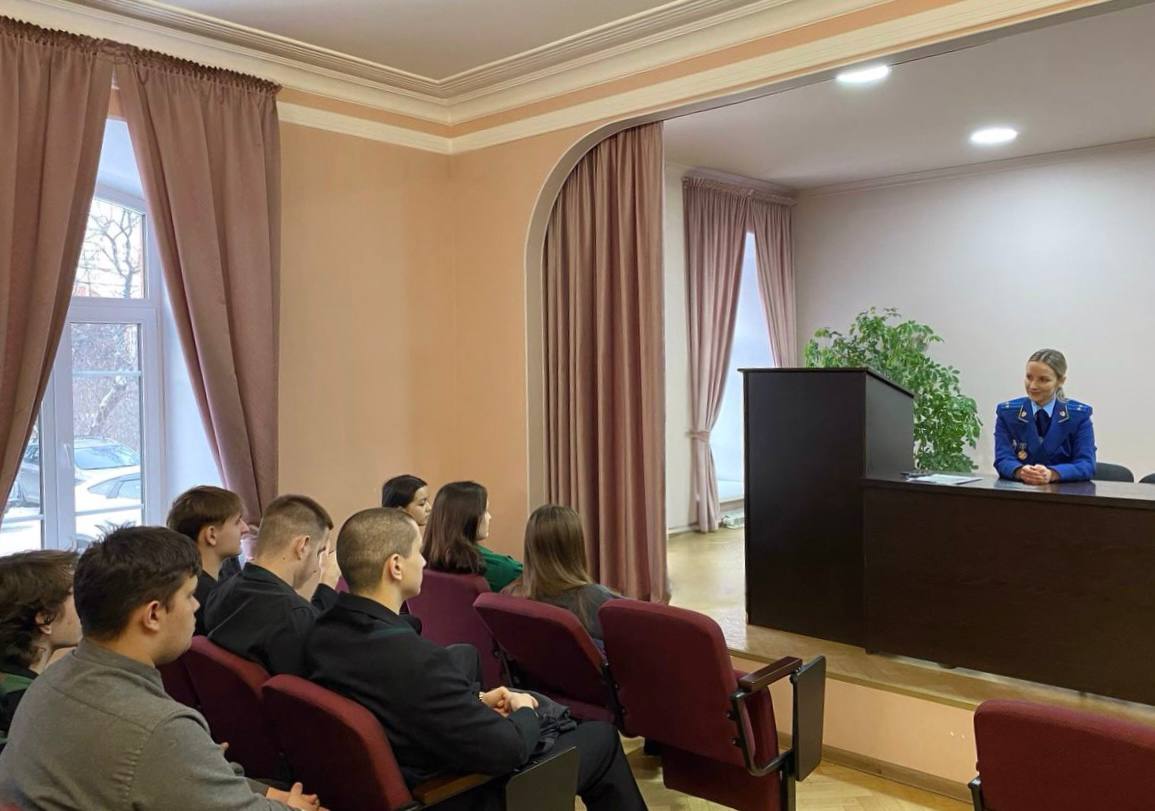 Начальник отдела кадров прокуратуры Томской области Анна Семенченко провела встречу со студентами Начальник отдела кадров прокуратуры Томской области Анна Семенченко провела встречу со студентами