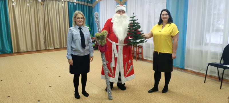 Полицейские Первомайского района дали старт Всеросийской акции "Полицейский Дед Мороз" Полицейские Первомайского района дали старт Всеросийской акции "Полицейский Дед Мороз"