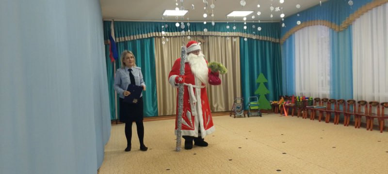 Полицейские Первомайского района дали старт Всеросийской акции "Полицейский Дед Мороз" Полицейские Первомайского района дали старт Всеросийской акции "Полицейский Дед Мороз"