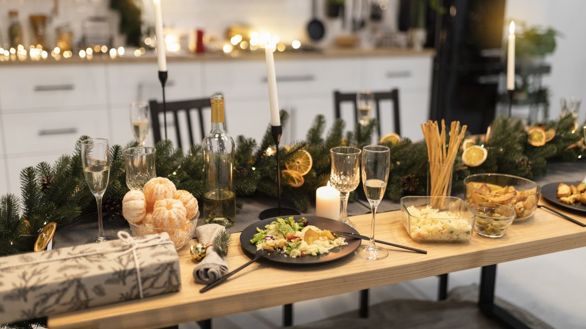 Праздничный стол в цифрах: сколько стоят любимые новогодние салаты томичей?