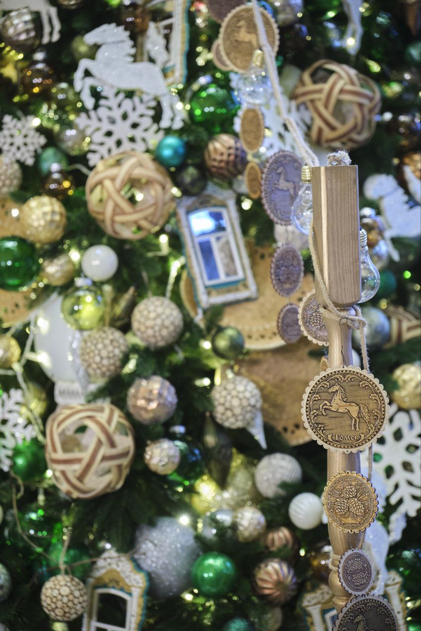 Томская ёлочка украсила Мариинский театр в Санкт-Петербурге Томская ёлочка украсила Мариинский театр в Санкт-Петербурге