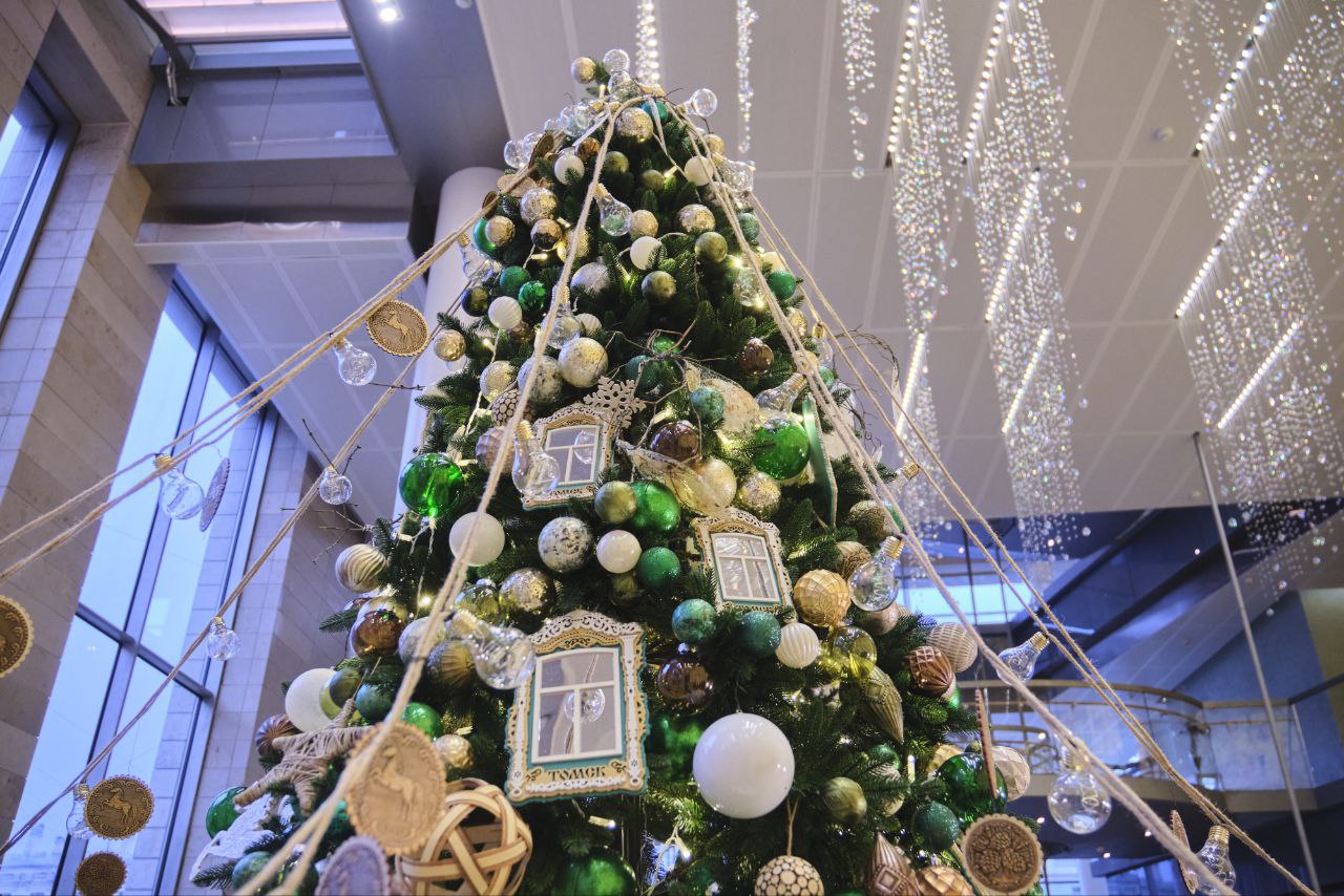 Томская ёлочка украсила Мариинский театр в Санкт-Петербурге Томская ёлочка украсила Мариинский театр в Санкт-Петербурге