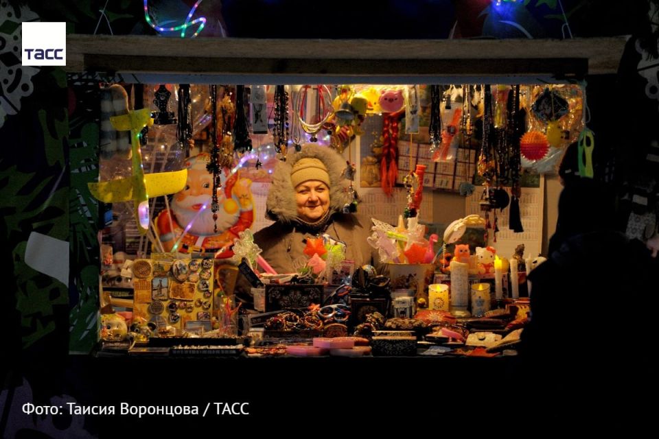 #архив_ТАСС_Сибирь. Новогодняя ярмарка на Новособорной площади