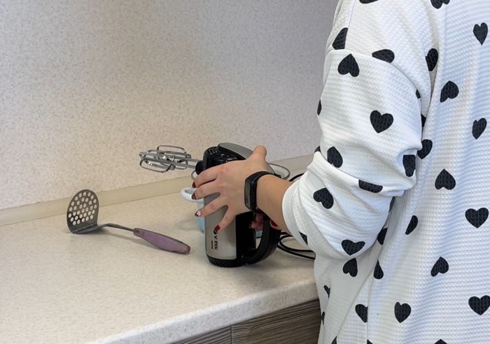 Умные лайфхаки для кухни: как обычные предметы помогают создать кулинарные шедевры