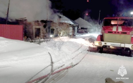 #Официально. Томские огнеборцы ликвидировали пожар в жилом доме Сообщение о возгорании жилого дома по улице 1-й Гаражной в селе Курлек Томского района поступило вчера в 20:57