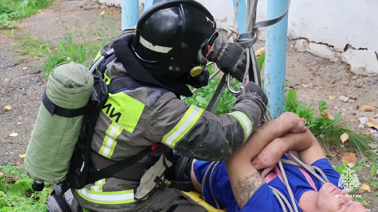 С Днем спасателя и 35-летием МЧС России!