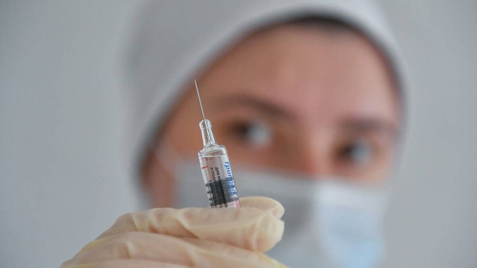 Россия отложит обязательные вакцинации: что это значит для граждан?